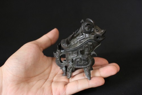 斑点模様 象の置き物 hand maide inケニア スミソニアン博物館 スミソニアン博物館の 中国青銅器 | アンフィ合同会社